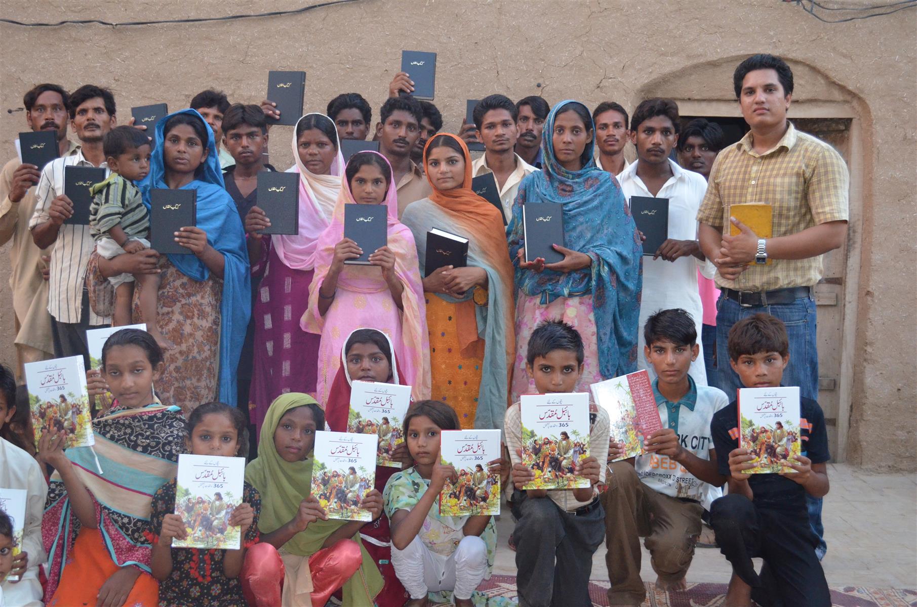 Free Urdu Bible Distribution